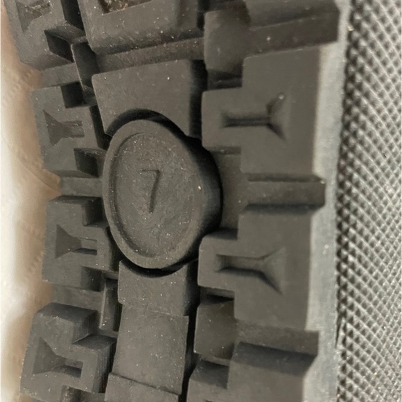 💕⬇️ $39.00 💕⬇️. EUC Black Suede Fur Lined Winter Boots. Size 7. - Picture 11 of 13